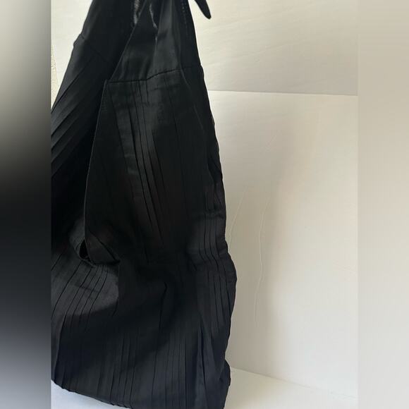 The Row Bindle Pleated Silk-organza Shoulder Bag in Black Suede inside Knot Top - Picture 12 of 14